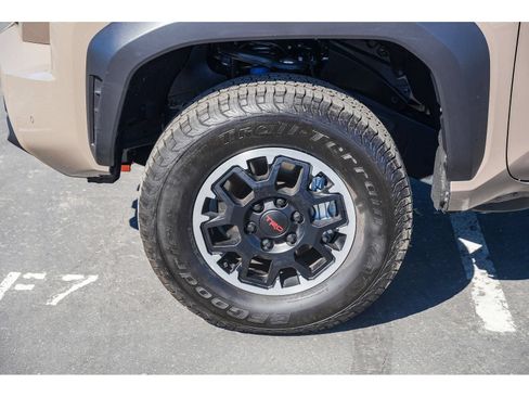 Used 2026 Toyota Tacoma TRD Off-Road w/ TRD Off Road Upgrade Package AWD/4WD image 9