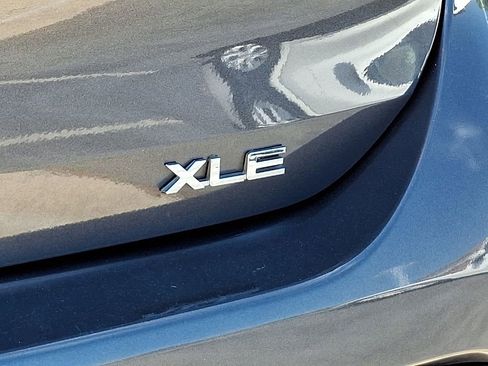 Used 2023 Toyota Highlander XLE image 32