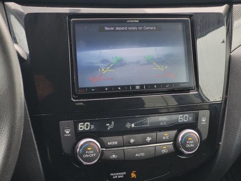 Used 2016 Nissan Rogue SL FWD image 24