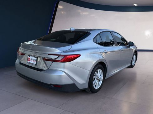 Used 2025 Toyota Camry LE image 5