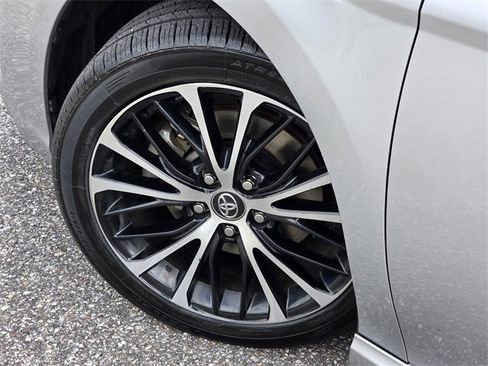 Used 2020 Toyota Camry SE image 28