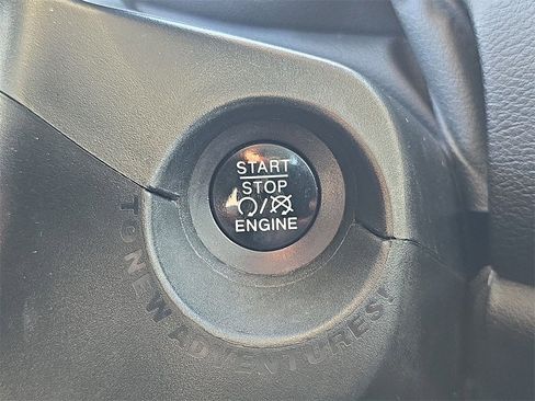 Used 2018 Jeep Renegade Limited image 17