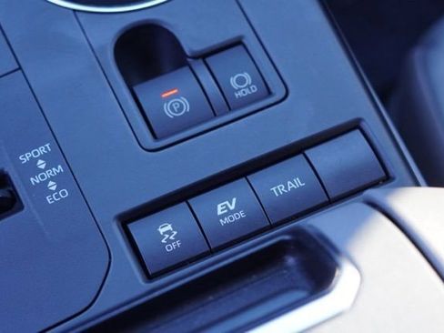 Used 2022 Toyota Highlander XLE image 36