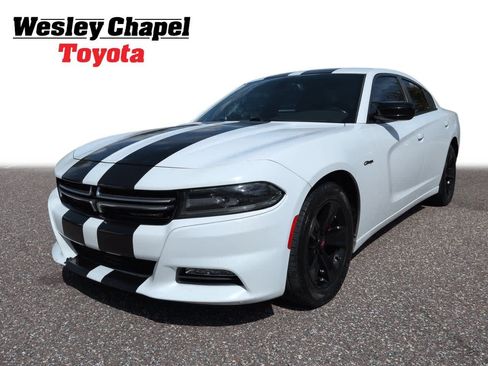 Used 2016 Dodge Charger SXT RWD image 1