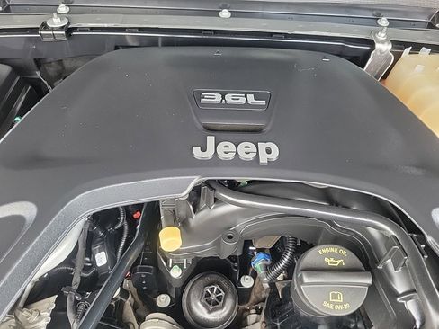 Used 2021 Jeep Gladiator Sport AWD/4WD image 11