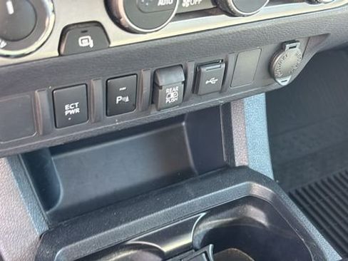 Used 2023 Toyota Tacoma SR5 AWD/4WD image 19
