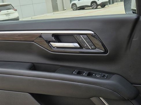 Used 2025 Chevrolet Tahoe Z71 AWD/4WD image 12
