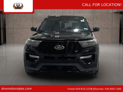 Used 2020 Ford Explorer Platinum w/ Premium Technology Package image 4
