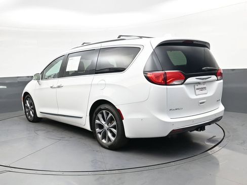 Used 2017 Chrysler Pacifica Limited FWD image 5