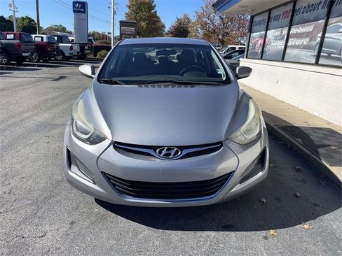 Used 2016 Hyundai Elantra SE image 2
