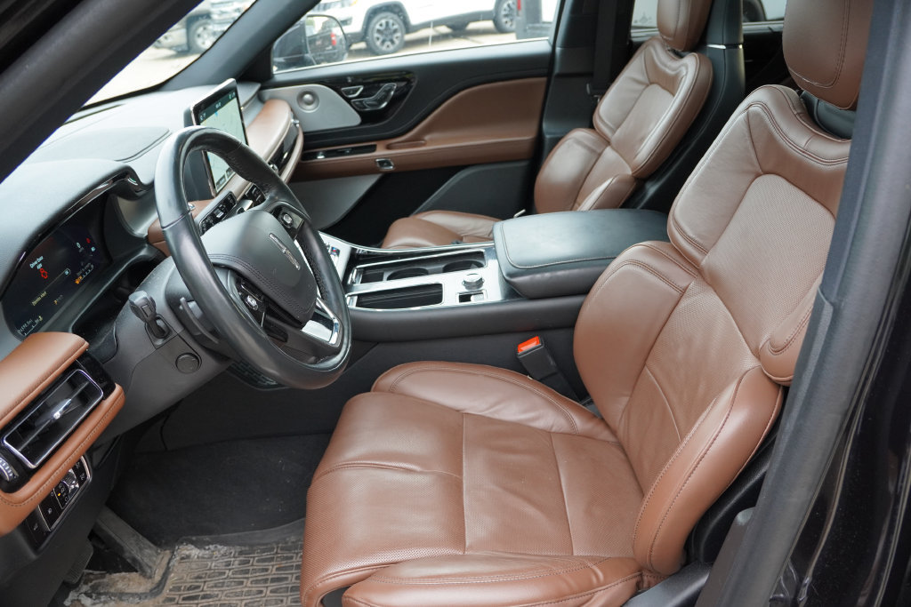 Used 2023 Lincoln Aviator Reserve w/ Equipment Group 201A AWD/4WD image 6