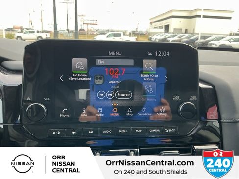 Used 2024 Nissan Pathfinder SL w/ Black Appearance Package image 22