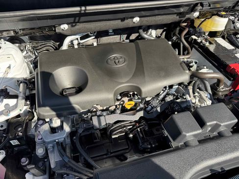 Used 2025 Toyota RAV4 XLE image 32