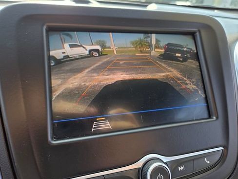 Used 2020 Chevrolet Equinox LS FWD image 25