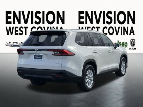 Used 2024 Toyota Grand Highlander XLE image 11