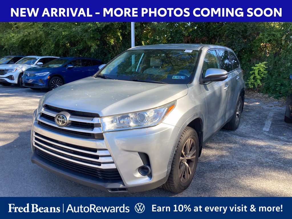 Used 2019 Toyota Highlander LE AWD/4WD image 3