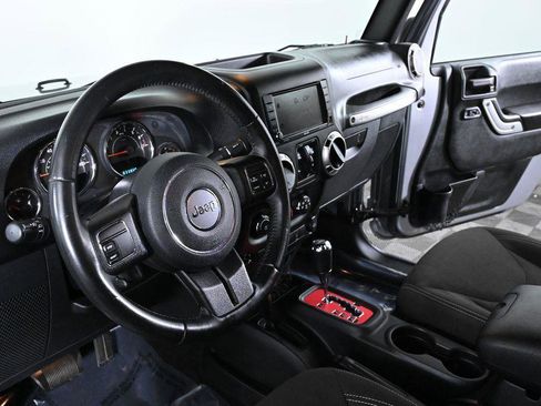 Used 2016 Jeep Wrangler Unlimited Sahara image 16