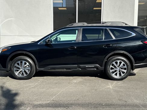 Used 2020 Subaru Outback Premium image 2