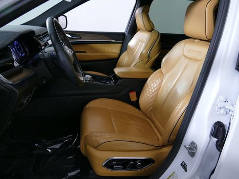 Used 2023 Jeep Grand Cherokee Summit w/ Luxury Tech Group V AWD/4WD image 10