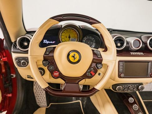Used 2015 Ferrari California T RWD image 24