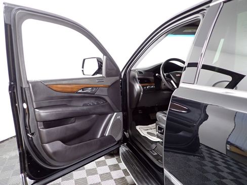 Used 2019 Cadillac Escalade 4WD image 21