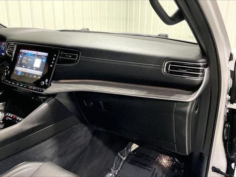 Used 2024 Jeep Wagoneer Series II w/ Flexible Seating Group AWD/4WD image 16