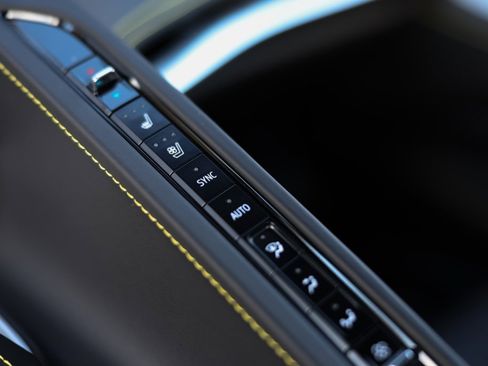 Used 2025 Chevrolet Corvette Z06 w/ Chrome Exterior Badge Package image 40