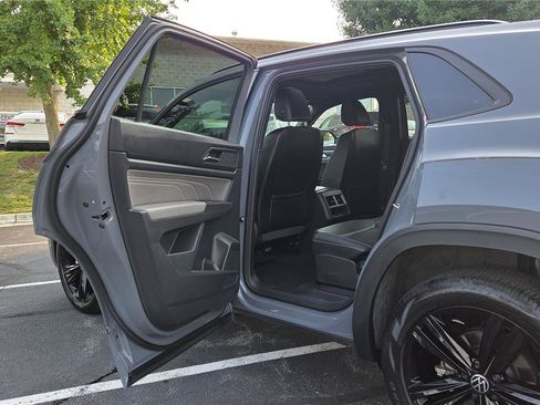 Certified 2023 Volkswagen Atlas Cross Sport SEL R-Line AWD/4WD image 27