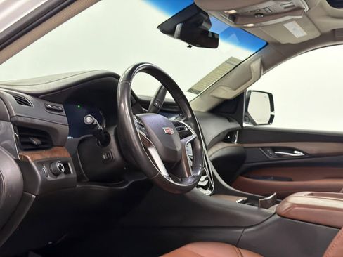 Used 2018 Cadillac Escalade Luxury RWD image 19