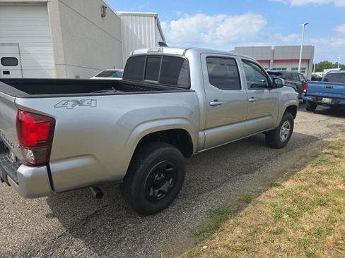Used 2023 Toyota Tacoma SR AWD/4WD image 11