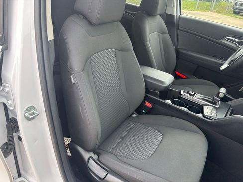 Used 2025 Kia Sportage LX FWD image 34