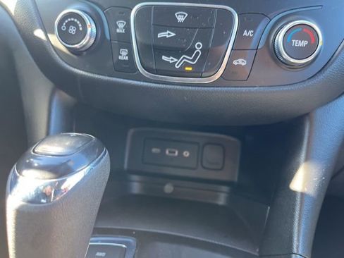 Used 2021 Chevrolet Equinox LT image 23