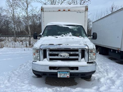 Used 2014 Ford E-350 and Econoline 350 Super Duty RWD image 2