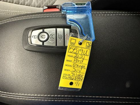 Used 2021 Ford Escape SE w/ SE Sport Appearance Package image 25