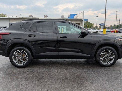 Used 2024 Chevrolet Trax LT FWD image 5