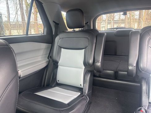 Used 2022 Ford Explorer XLT w/ Equipment Group 202A image 12