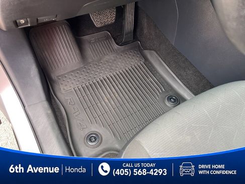 Used 2025 Toyota RAV4 XLE AWD/4WD image 26