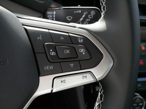 Used 2023 Volkswagen Taos SEL image 25