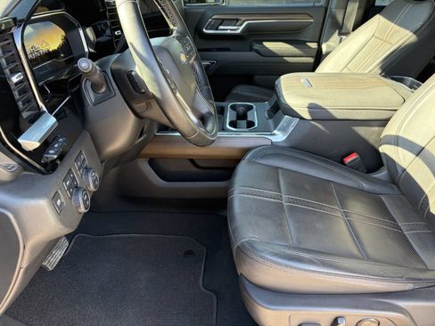Used 2024 Chevrolet Silverado 2500 High Country w/ High Country Premium Package AWD/4WD image 11