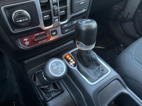 Used 2022 Jeep Wrangler Unlimited Rubicon 4xe w/ Cold Weather Group AWD/4WD image 28