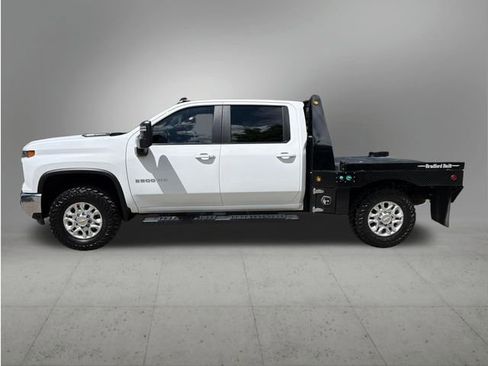 Used 2024 Chevrolet Silverado 3500 LT AWD/4WD image 2