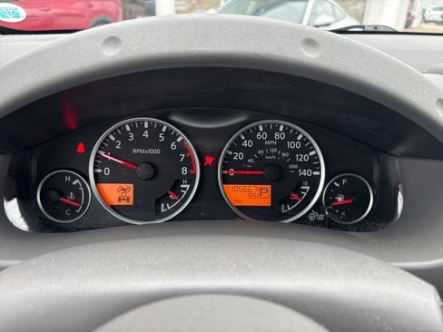 Used 2014 Nissan Frontier SL AWD/4WD image 14
