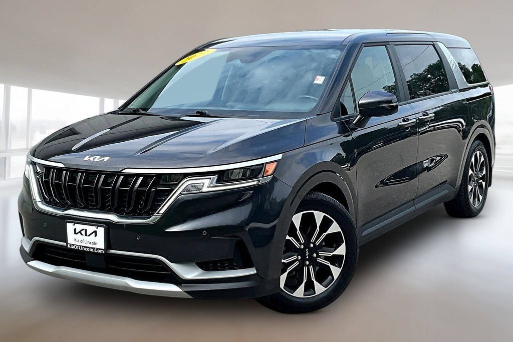 Used 2022 Kia Carnival EX FWD image 1