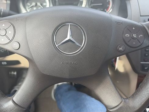 Used 2011 Mercedes-Benz C 300 4MATIC Sedan image 32