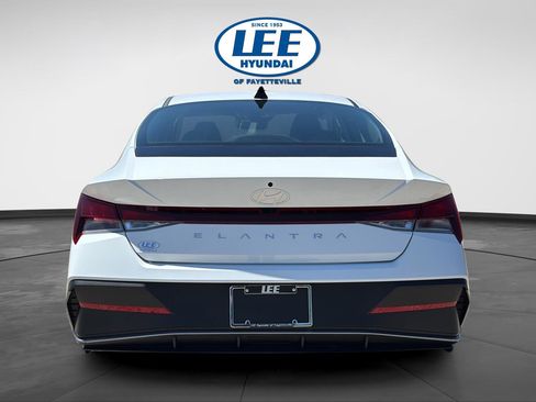 New 2026 Hyundai Elantra SE FWD image 4