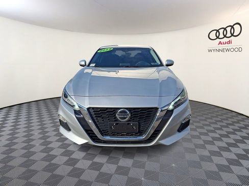 Used 2022 Nissan Altima 2.5 SV image 2