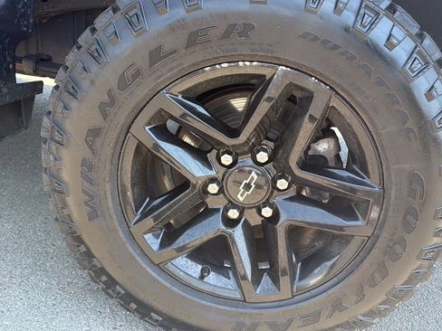 Used 2021 Chevrolet Silverado 1500 Custom Trail Boss AWD/4WD image 6