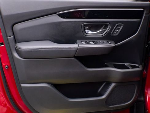 Certified 2025 Honda Pilot Touring image 15