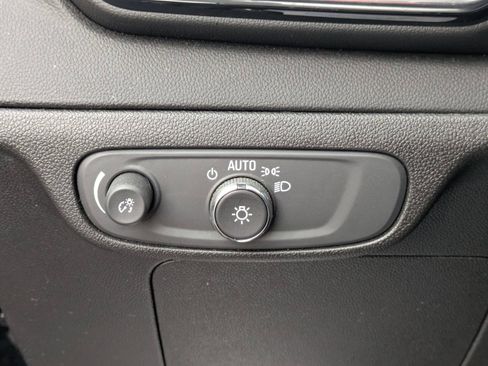 Used 2023 Chevrolet Bolt EUV Premier w/ Sun & Sound Package FWD image 21