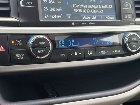 Used 2018 Toyota Highlander XLE image 21